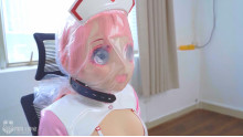 かわいい看護婦さん窒息ゲームを受ける
